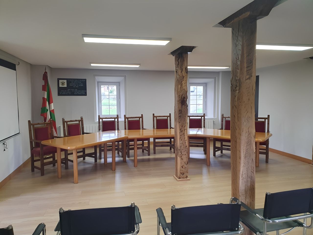 Salón de plenos de Okondo