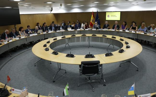 El ministro de Hacienda, Arcadi España, se ha reunido este lunes con las comunidades autónomas en el Consejo de Política Fiscal y Financiera.