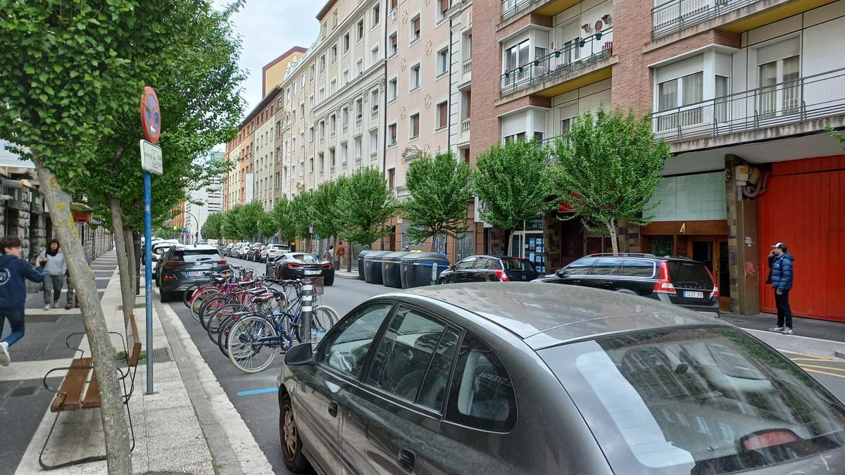 La aparición de un espectacular coche deportivo en Vitoria ha causado sorpresa entre los viandantes