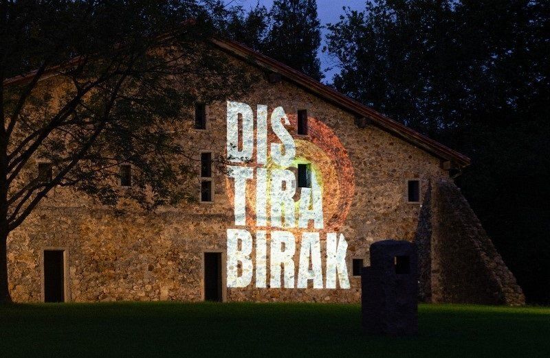 Chillida Leku acogerá los días 18 y 19 de octubre el festival de arte, luz y música Distirabirak.