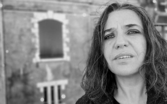 La azkoitarra Anari edita esta semana ‘Demoliciones controladas’, un libro cuyo prólogo ha escrito Bernardo Atxaga. La azkoitarra Anari edita esta semana ‘Demoliciones controladas’, un libro cuyo prólogo ha escrito Bernardo Atxaga.
