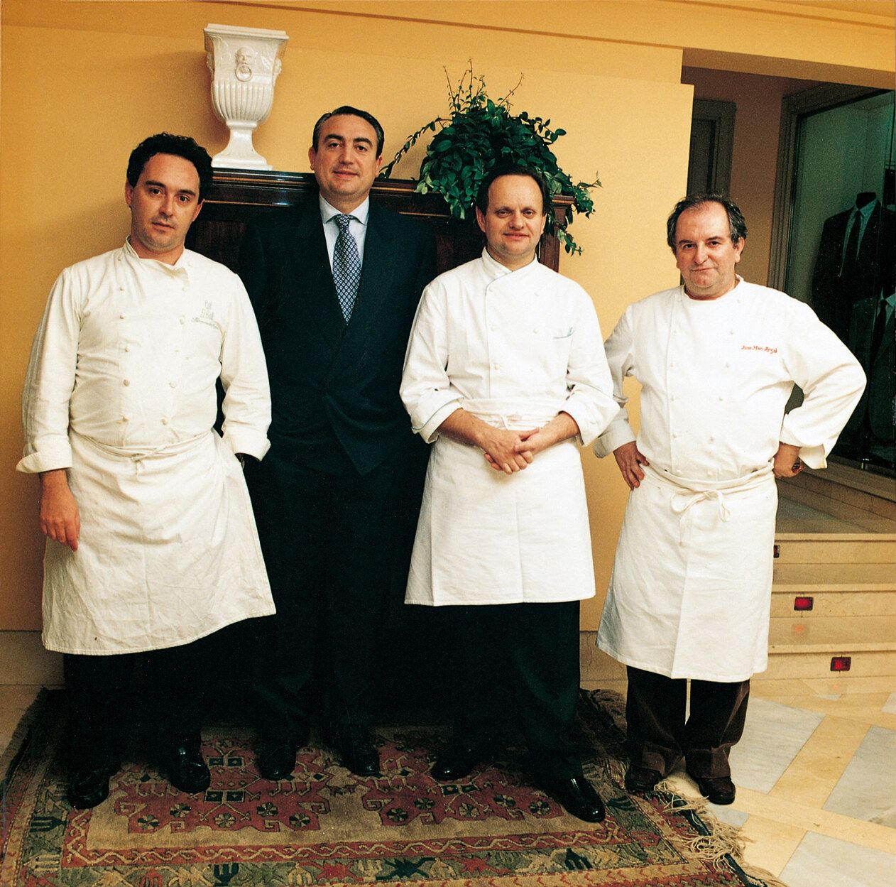 Ferrán Adrià, Gonzalo Antón, del Restaurante Zaldiaran, Joel Robuchon y Juan Mari Arzak.