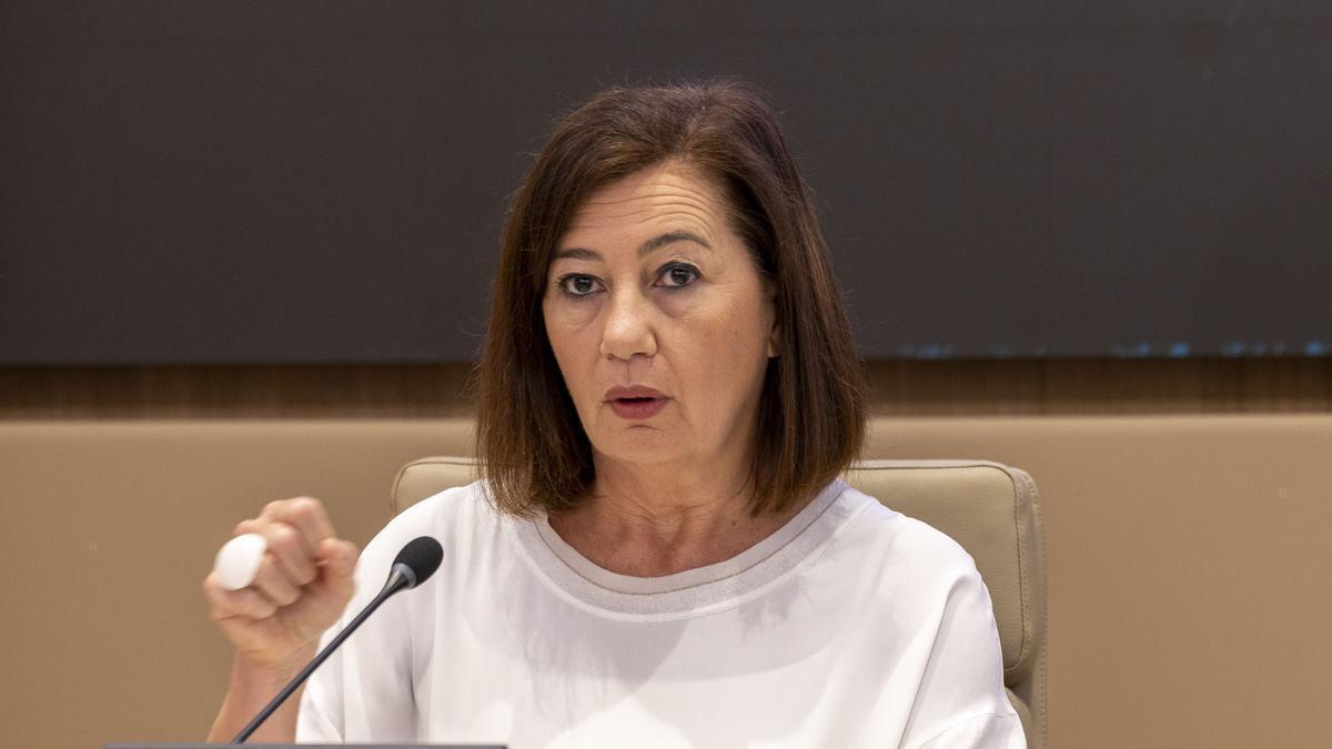 La presidenta del Congreso, Francina Armengol, durante al comisión de investigación en el Parlament balear.