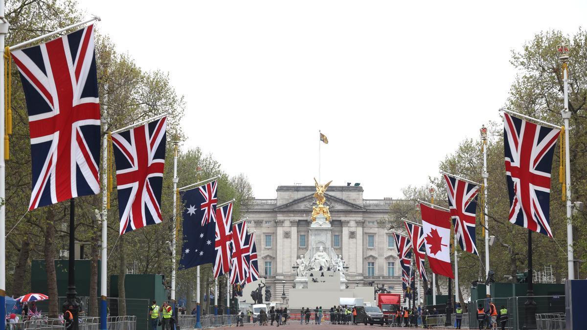 Londres se prepara para la coronación de Carlos III.