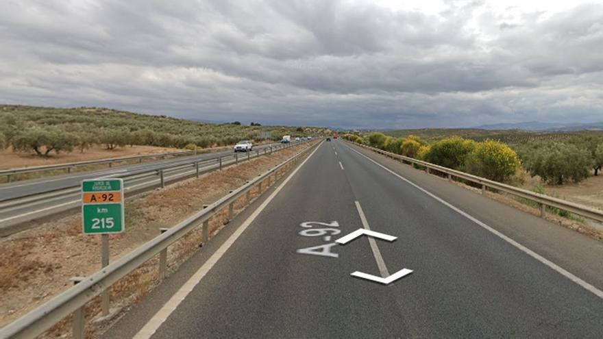 Punto donde se ha registrado el trágico accidente: salida de vía en Moraleda de Zafayona (Granada).