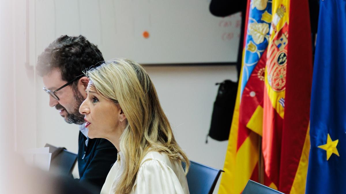 El secretario de Estado de Trabajo, Joaquín Pérez Rey y la vicepresidenta segunda del Gobierno y ministra de Trabajo y Economía Social, Yolanda Díaz, durante una reunión.