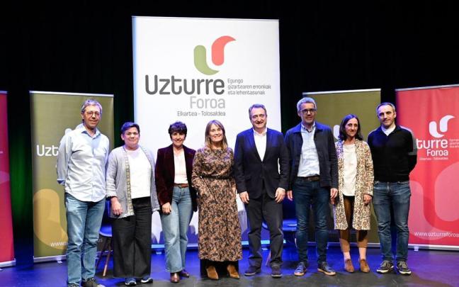 El presidente del PNV Aitor Esteban interviene en el foro Uzturre.