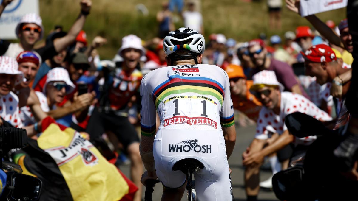 Pogacar, en solitario en su ascensión a Hautacam.