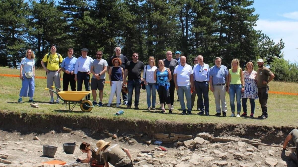 El EBB se citó ayer en Nafarroa y visitó el yacimiento de Irulegi.