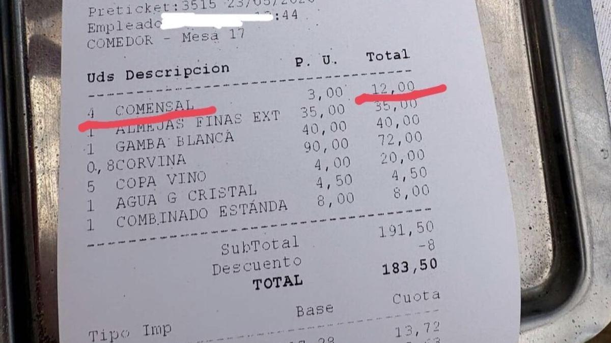 Increíble polémica por el cobro de un suplemento en un restaurante a una mesa con dos bebés