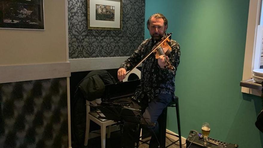 En la fiesta disfrutaron de música en directo a cargo del violinista Nika Bitchiashvili.