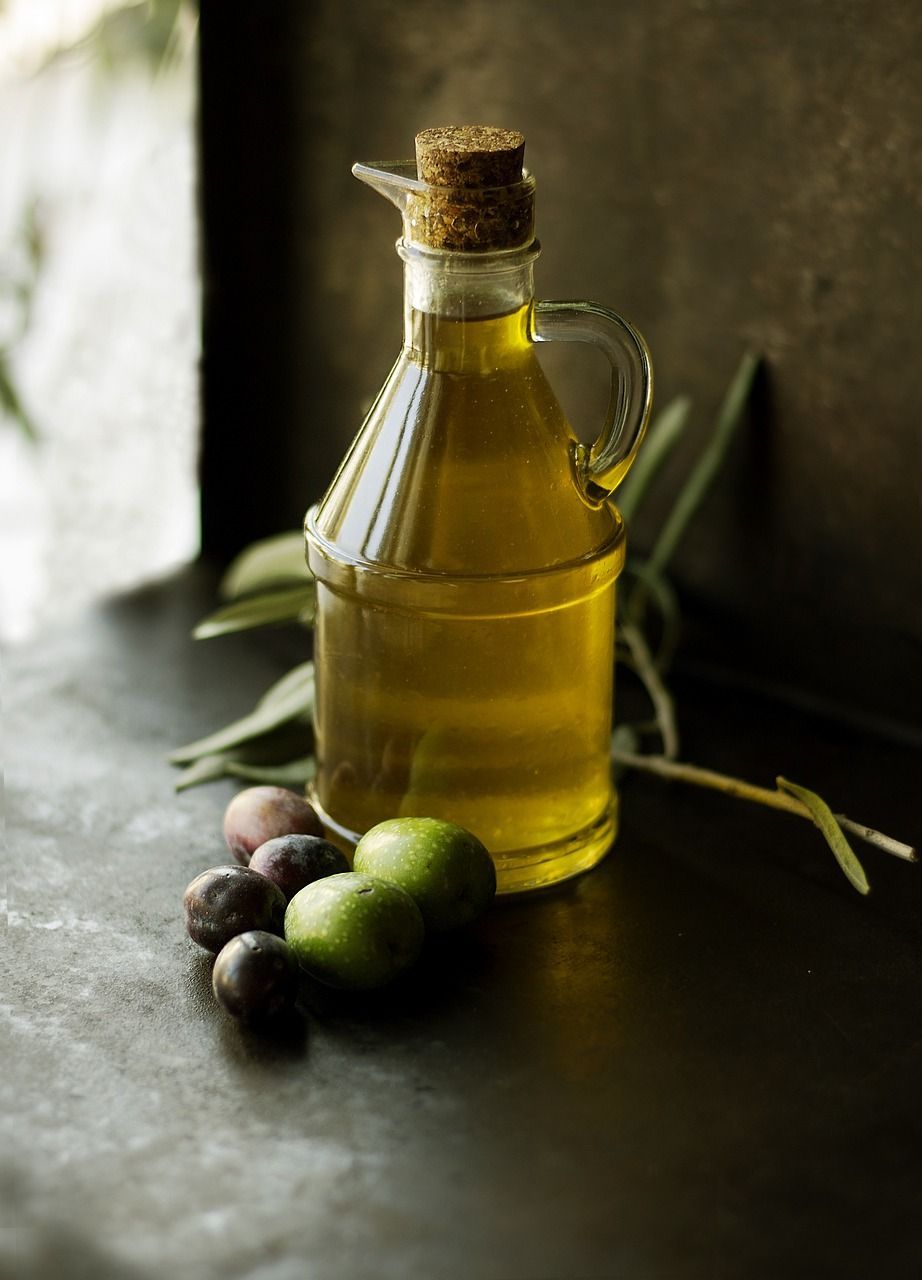 Aceite de oliva, mejor si es virgen extra.