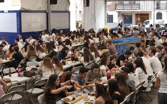 Txosnas en las fiestas de sanmieles.
