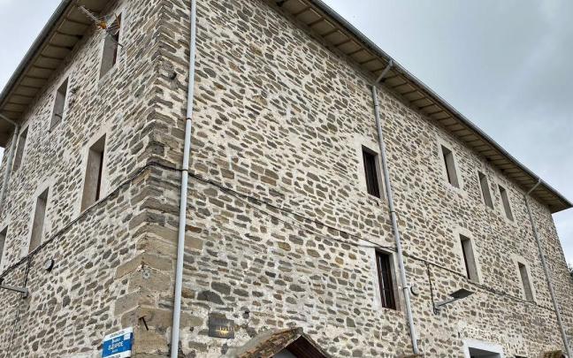 Edificio que alberga la sede de la Cuadrilla de Aiaraldea en la localidad de Respaldiza.