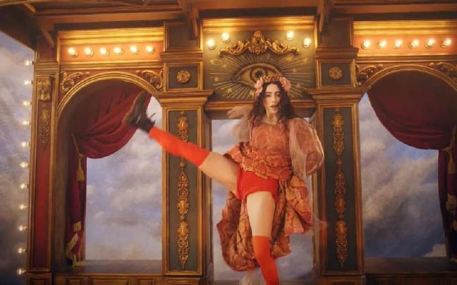 Un fotograma del vídeo que acompaña al cartel promocional de las fiestas de La Mercè 2025.