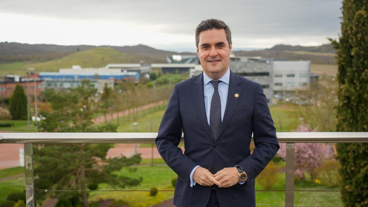 El consejero de Industria, Mikel Jauregi, en el Parque Tecnológico de Araba.