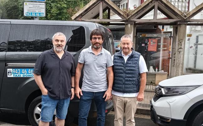 El alcalde, el taxista y el representante de la empresa.