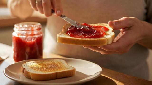 Tostadas con mermelada.