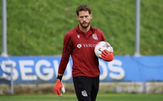 Álex Remiro, durante un entrenamiento en Zubieta. / REAL SOCIEDAD