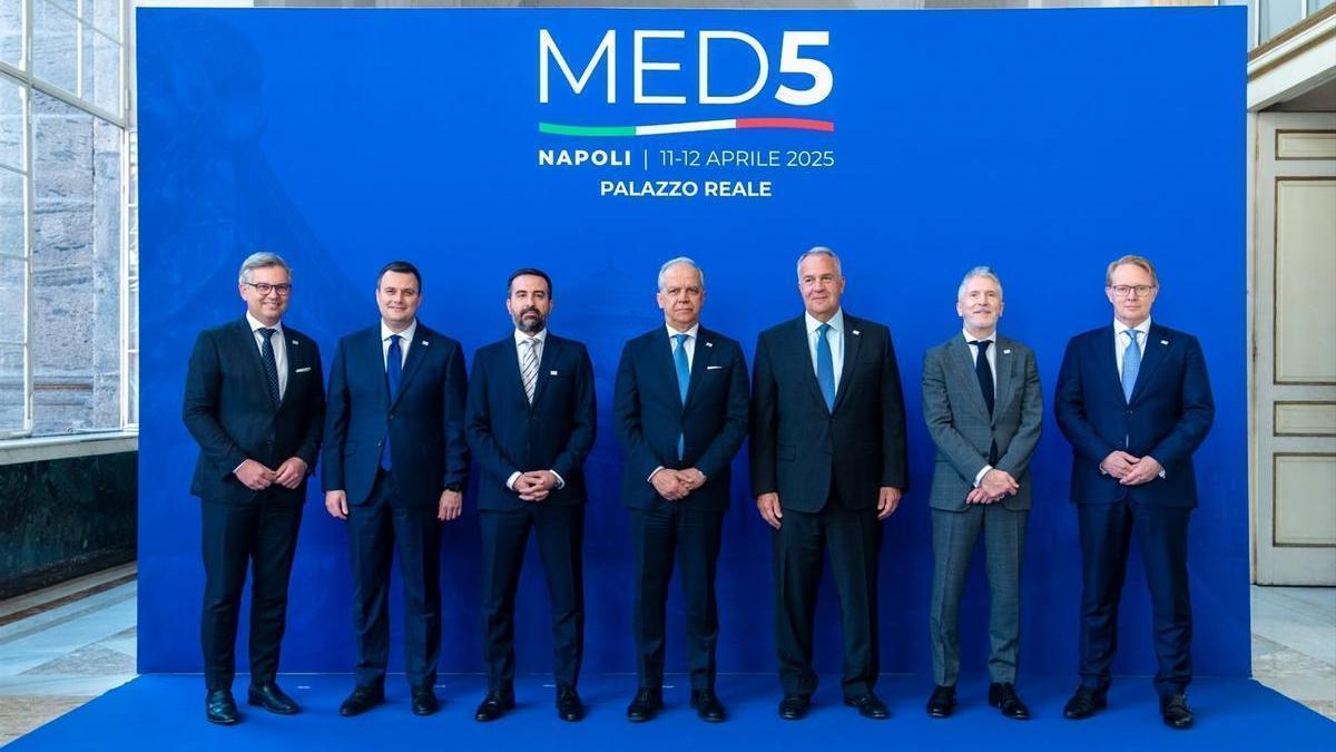 El ministro del Interior, Fernando Grande-Marlaska, junto a sus homólogos de Italia, Grecia, Chipre y Malta en la reunión del MED5