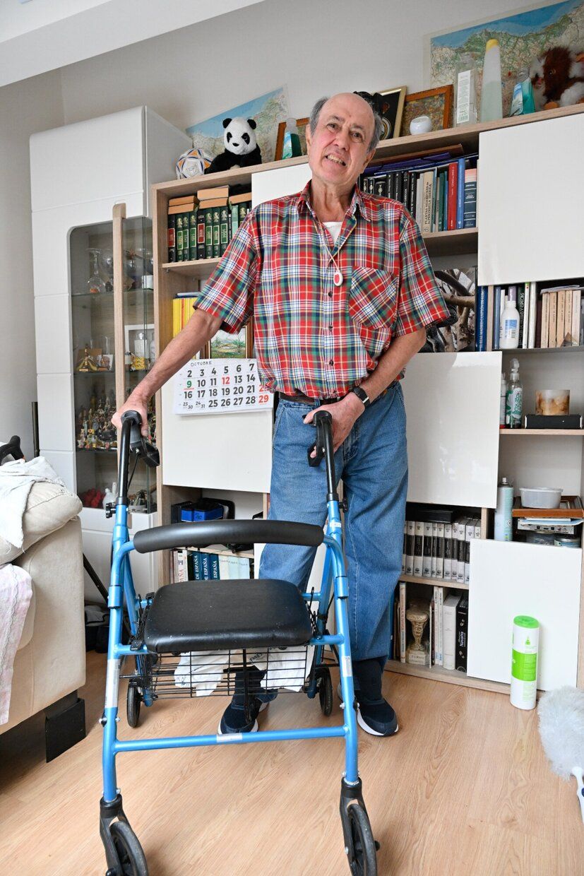 Este vecino de Rekalde (Bilbao) tiene Parkinson avanzado, grado 3 de dependencia y vive solo.