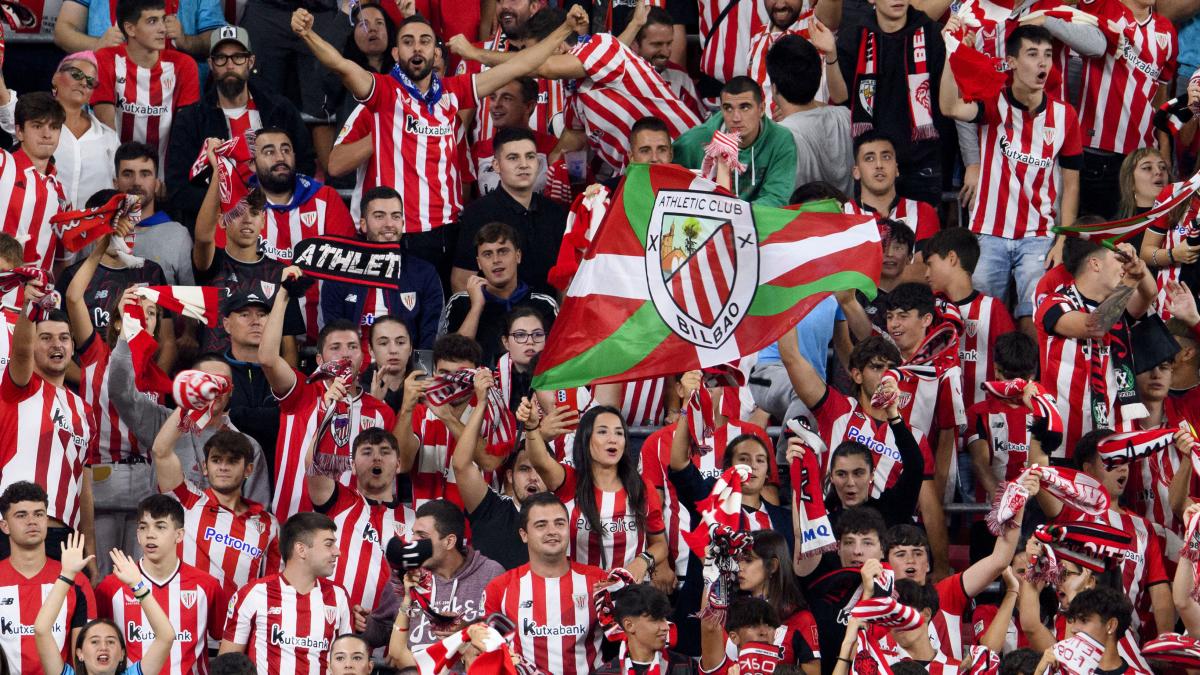 La afición del Athletic festeja el triunfo en las gradas / Athletic Club