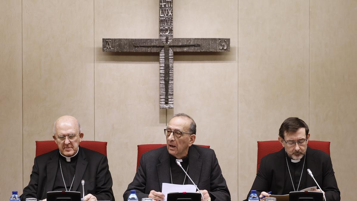 Omella (centro), durante la Asamblea Plenaria de la Conferencia Episcopal Española.