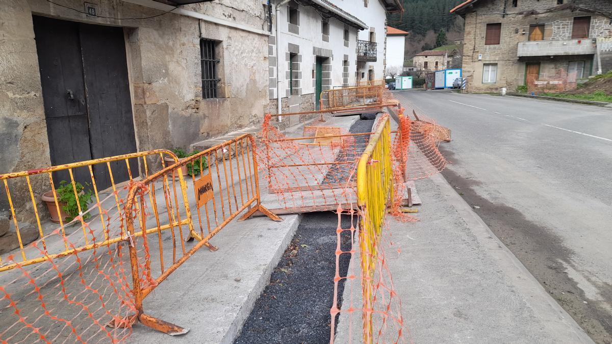 Obras de ampliación de la red de saneamiento en Baranbio