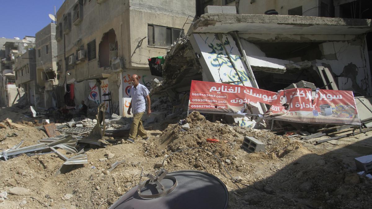 Escombros en Tulkarem debido a los ataques israelíes.