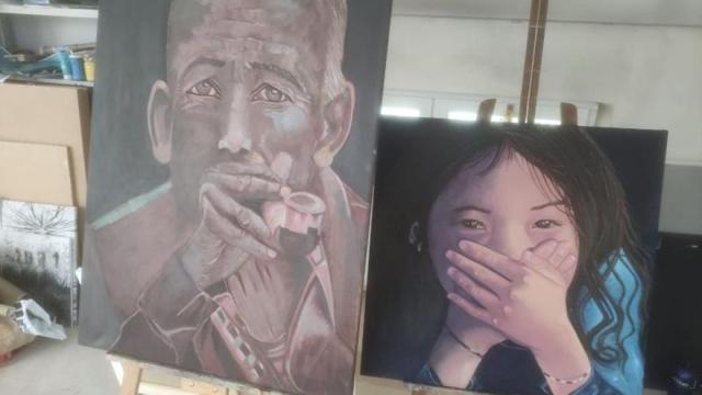 Urretxuko arte eskolako bi margolan.