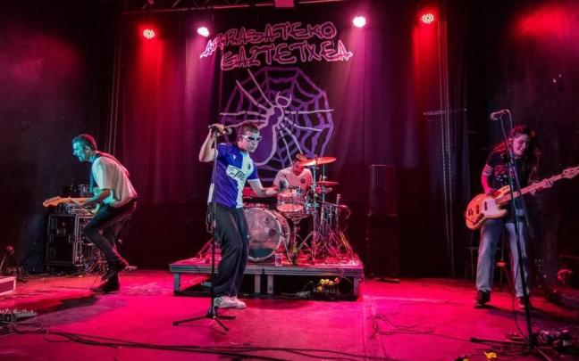 Marte Lasarte actuando en Arrasate.