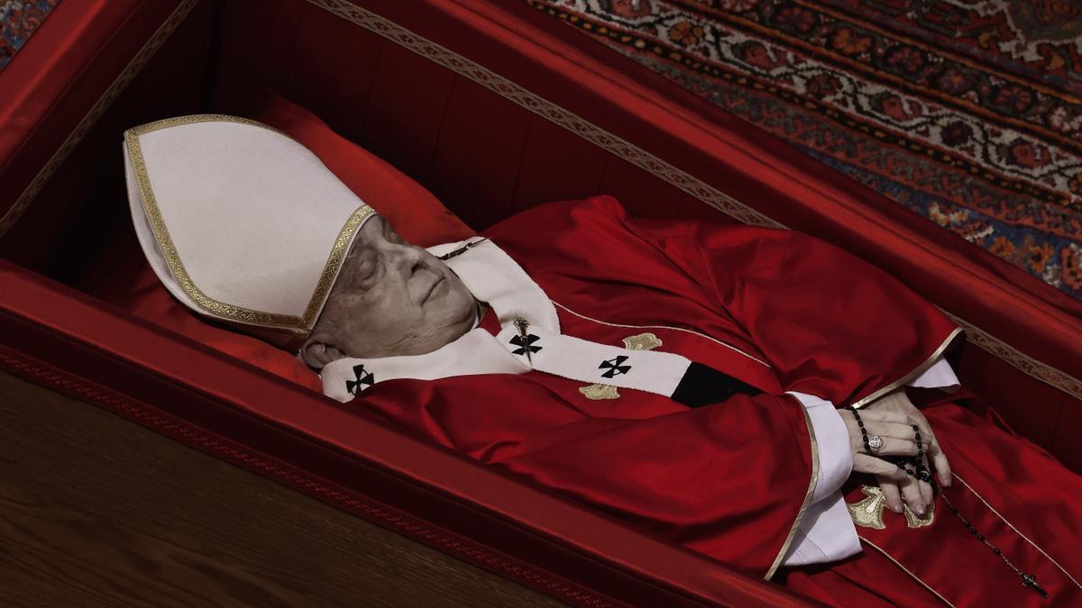 El cuerpo del Papa Francisco expuesto en la Basílica de San Pedro.