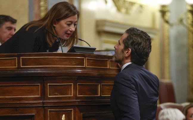 La presidenta del Congreso, Francina Armengol, junto al portavoz del PP, Borja Sémper, durante le primer pleno en el que se pudieron utilizar las lenguas cooficiales. La presidenta del Congreso, Francina Armengol, junto al portavoz del PP, Borja Sémper, durante le primer pleno en el que se pudieron utilizar las lenguas cooficiales.