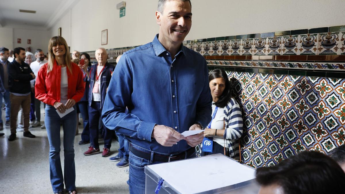 Pedro Sánchez acude a votar este 9J.