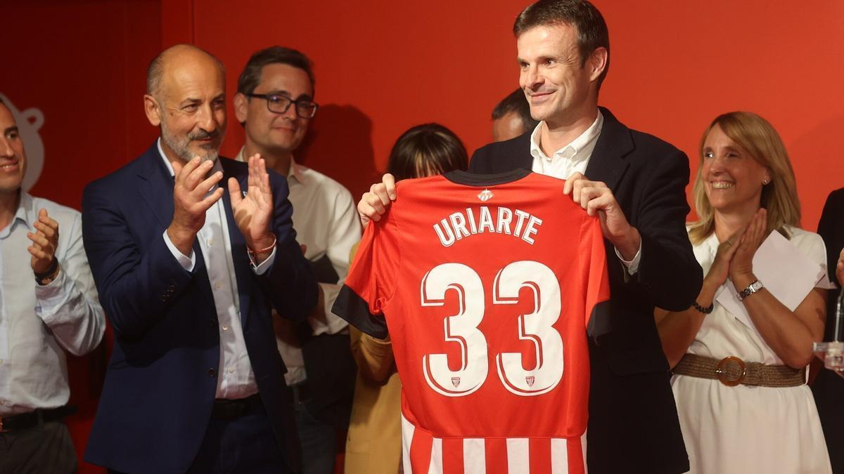 Jon Uriarte, la noche del 24 de junio de 2022, tras ganar con claridad en las elecciones a la presidencia del Athletic, que por primera vez se celebraron en San Mamés.