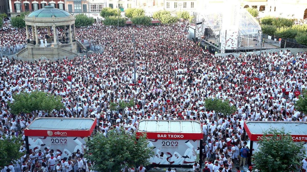 Imagen de la Plaza del Castillo, con las barras colocadas el año pasado.