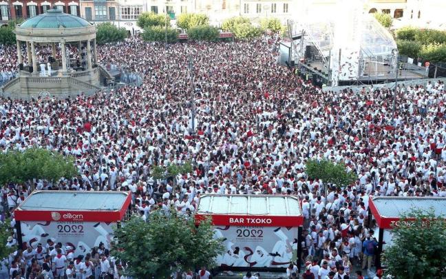 Imagen de la Plaza del Castillo, con las barras colocadas el año pasado. Imagen de la Plaza del Castillo, con las barras colocadas el año pasado.