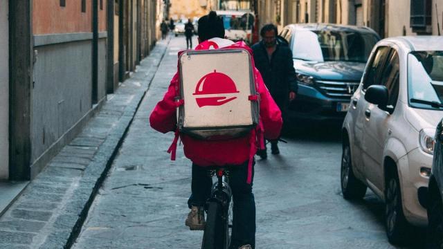 Un joven, cuya identidad no se ha hecho pública, decidió que era buena idea pedir más de 300 pizzas a los domicilios de desconocidos.