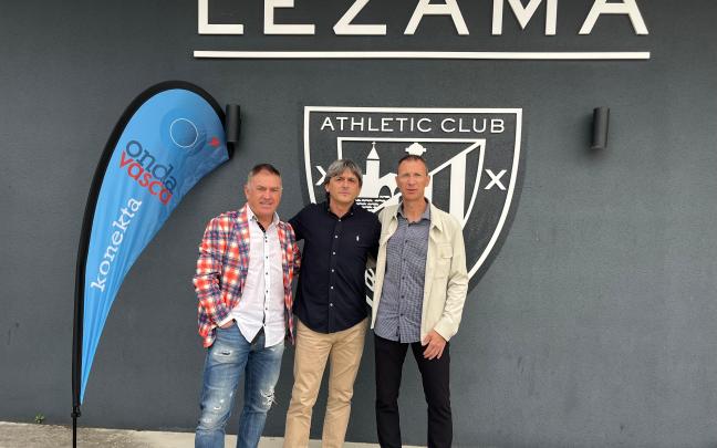 Félix Tainta, José Manuel Monje y Juan Oyaga, hoy en las instalaciones del Athletic en Lezama