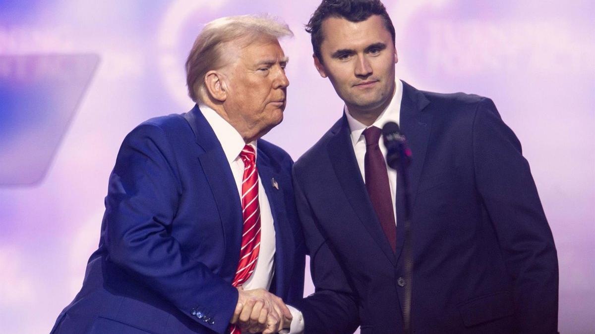 Charlie Kirk, junto a Donald Trump en una imagen de archivo