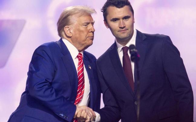Charlie Kirk, junto a Donald Trump en una imagen de archivo
