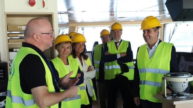 Mikel Jauregi y Ainara Basurko visitan el buque Eidsvaag Aurora en Astilleros Zamakona.