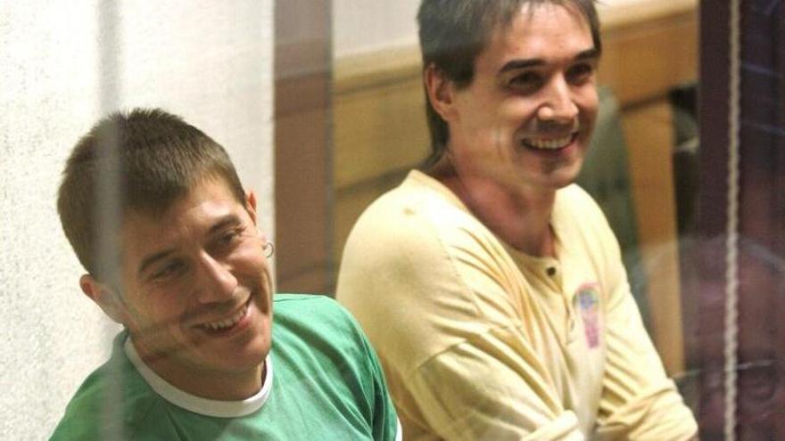 Aitor Agirrebarrena (i) y Asier Arzalluz al comienzo de su juicio en la Audiencia Nacional en 2006.