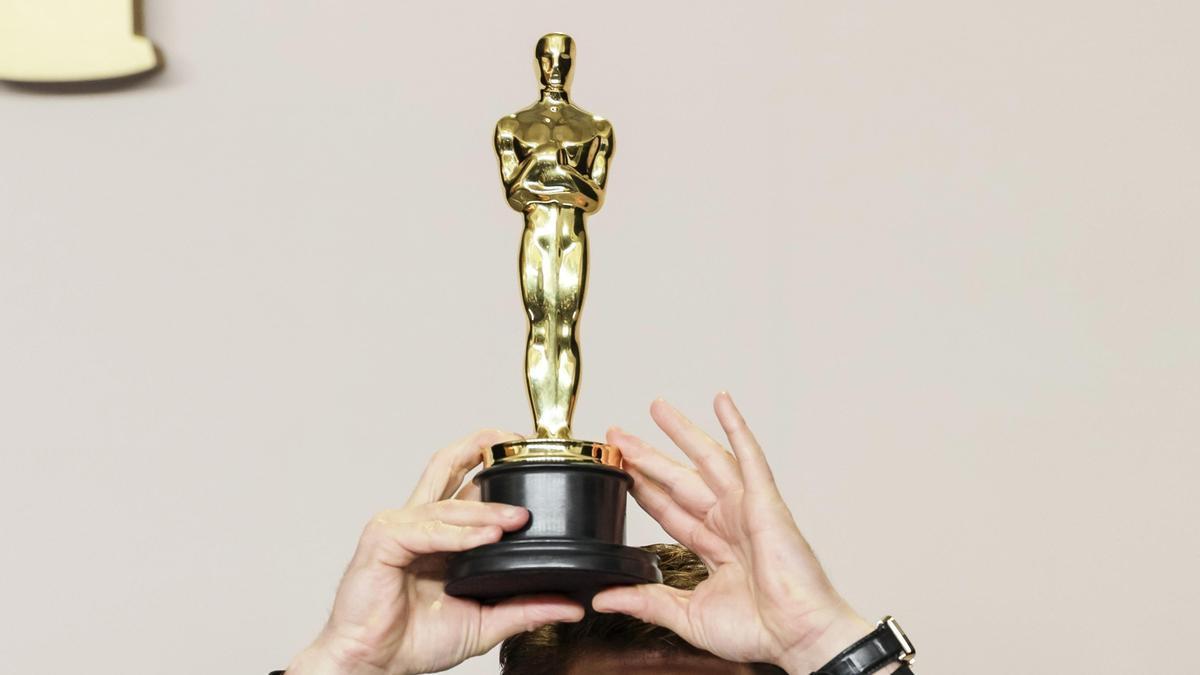 Una estatuilla de los Premios Oscar.