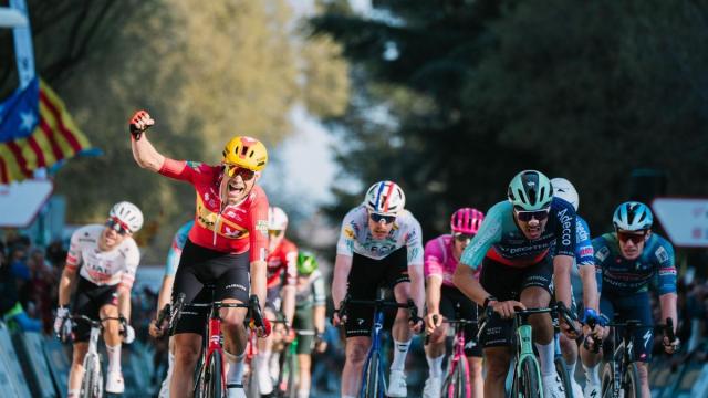 Magnus Cort celebra la victoria en la segunda etapa.