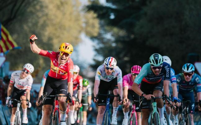 Magnus Cort celebra la victoria en la segunda etapa.