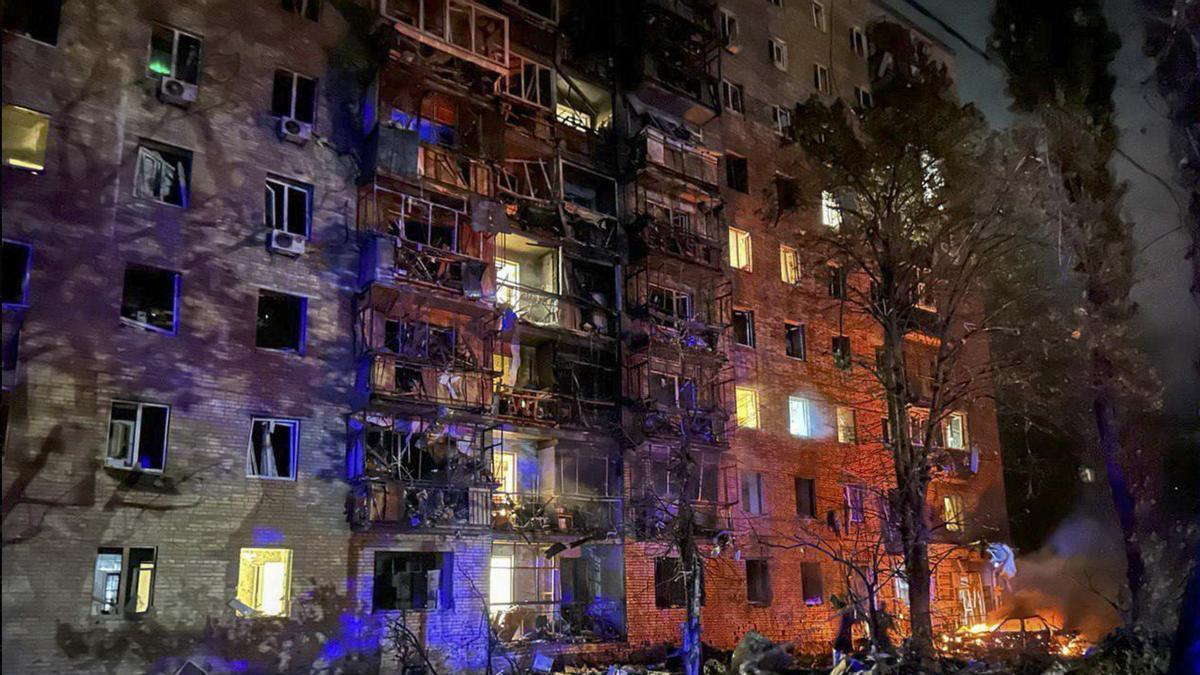 Un edificio bombardeado en Kursk por un misil ucraniano.