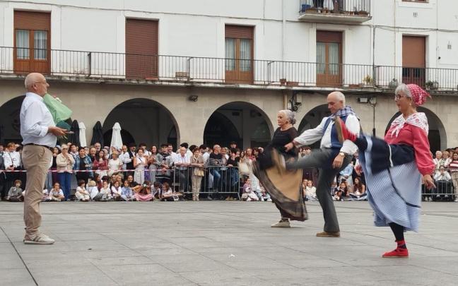Un momento del emotivo homenaje a Ángel Barandiaran.
