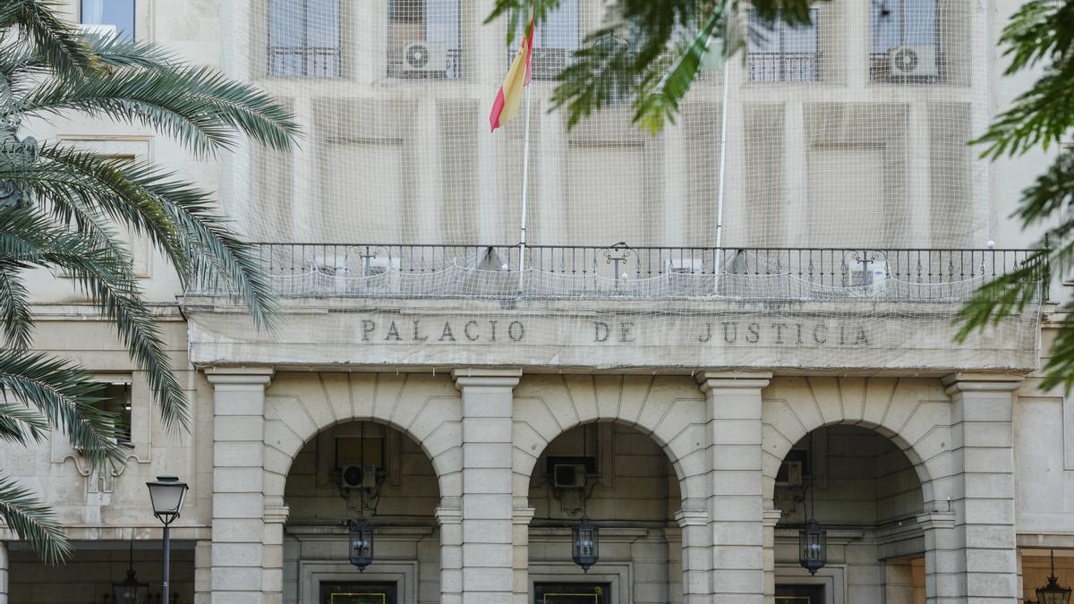 Fachada de la Audiencia Provincial de Sevilla.