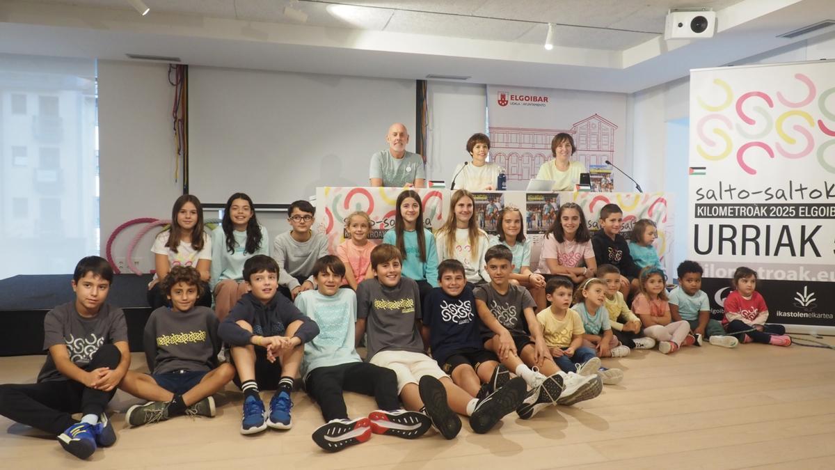 Kilometroak 2025eko aurkezpena Elgoibarko Aita Agirre Kulturgunean